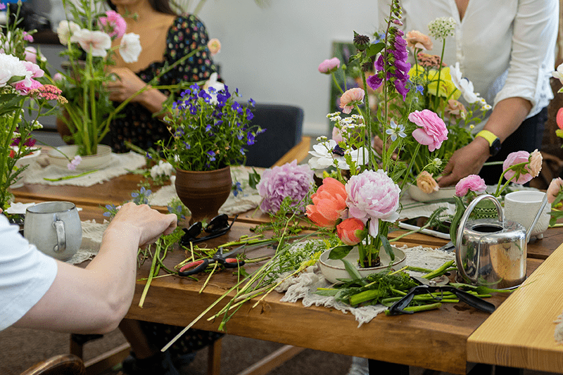 florist workshop, arranging bouquets